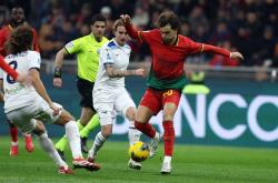 开云体育平台APP-拉齐奥门将连续扑出关键球，防守坚不可摧