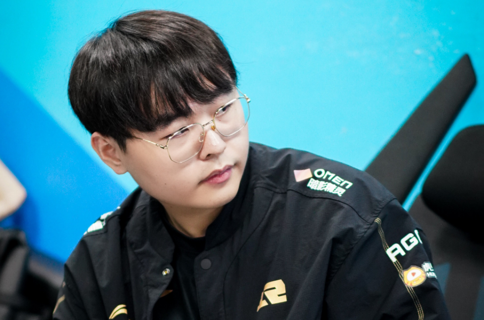 100T力克RNG，Hanssama操刀奇招英雄翻盘八强赛3:1（柏林）