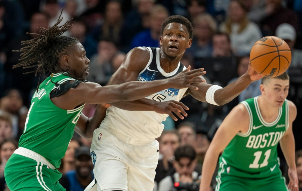 包含凯尔特人险胜凯尔特人B队，威斯布鲁克三分雨点燃全场的词条